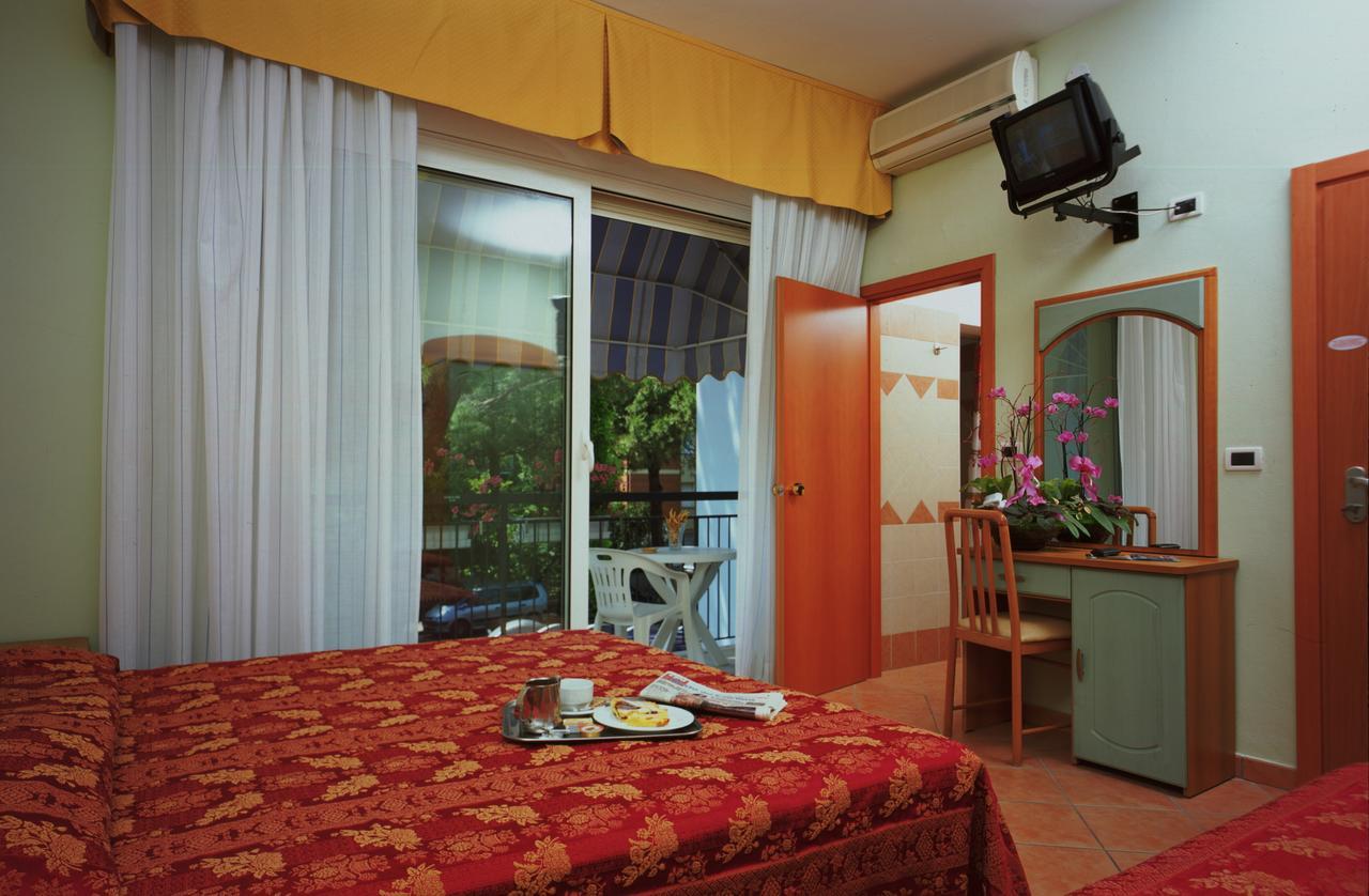 Mondial Hotel แชร์เวีย ภายนอก รูปภาพ